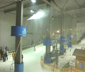 Beschneiung Ski-Halle Neuss durch Home Snow Reiter