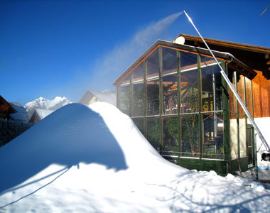 Schnee vor dem eigenen Haus von Home Snow Reiter