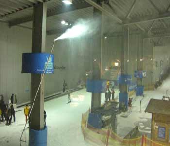 Beschneiung Ski-Halle Neuss durch Home Snow Reiter