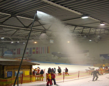 Beschneiung Skihalle Neuss durch Home Snow Reiter